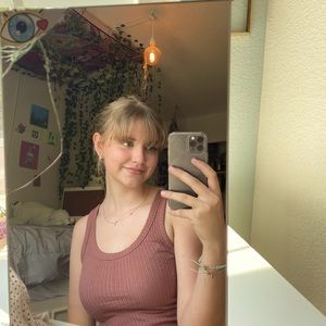 Meet your Posher, Elle